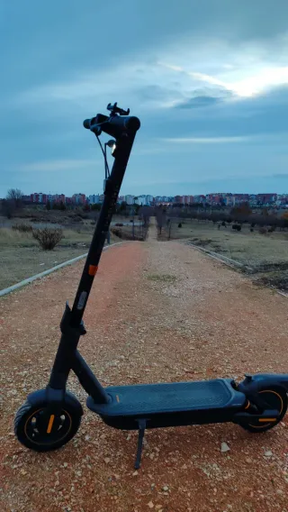 Patinete eléctrico Ninebot MAX G2