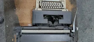 Máquina de escribir Olivetti Línea 98