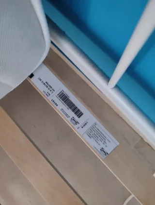 Cama individual metálica con somier de madera