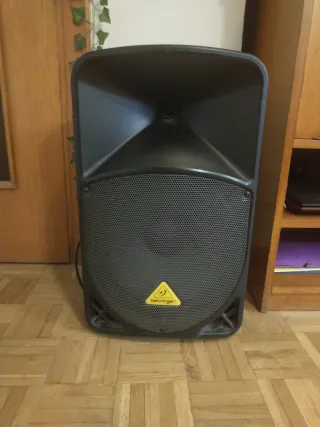 Altavoz Behringer B112 MP3