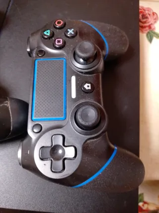 PS4 (PlayStation 4) Negra + 2 Mandos