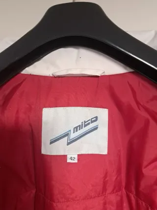 Chaqueta deportiva Mito roja y blanca
