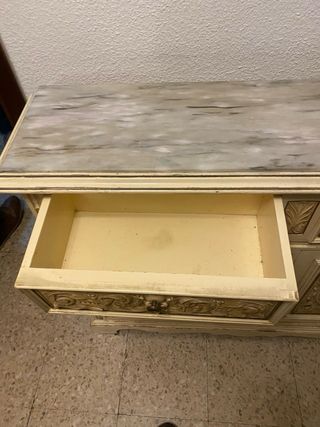 recibidor de madera maciza antiguo con grabados