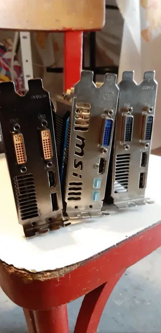 Lote De Tres Tarjetas Graficas Sin Probar (Piezas)