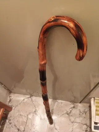 Bastón de madera natural