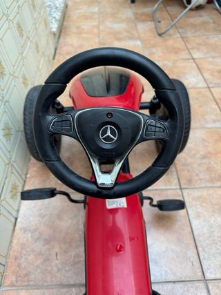 Coche Mercedes de pedales