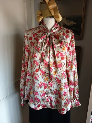 Blusa Zara floral con lazada