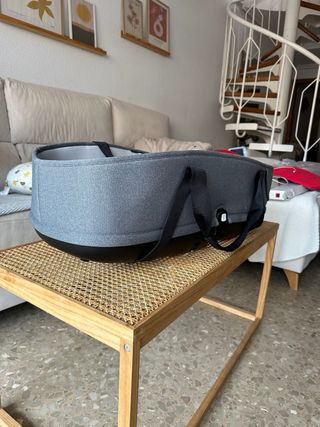 Cochecito Bugaboo Bee3 gris.  CAPAZO. accesorios