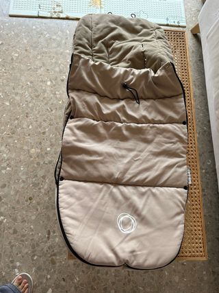 Cochecito Bugaboo Bee3 gris.  CAPAZO. accesorios