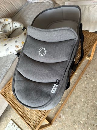 Cochecito Bugaboo Bee3 gris.  CAPAZO. accesorios