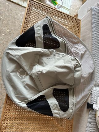 Cochecito Bugaboo Bee3 gris.  CAPAZO. accesorios