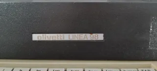 Macchina da scrivere Olivetti Linea 98