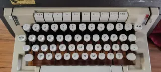 Macchina da scrivere Olivetti Linea 98