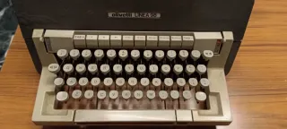 Macchina da scrivere Olivetti Linea 98
