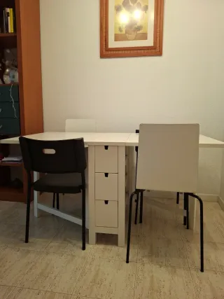 Tavolo da pranzo Ikea bianco + 4 sedie