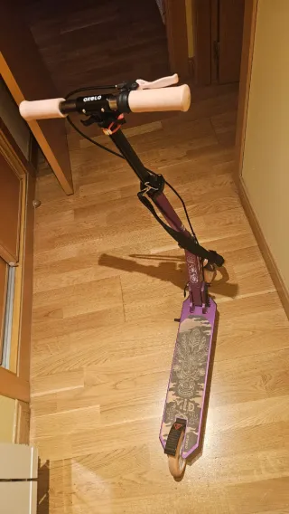 Patinete Oxelo morado con luz, plegable. PERFECTO.