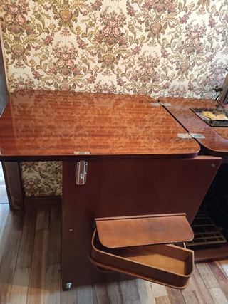 Máquina de coser Alfa antigua