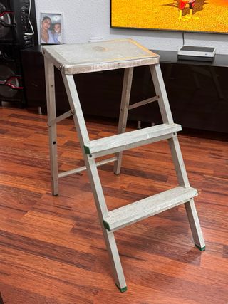 Escalera plegable de aluminio