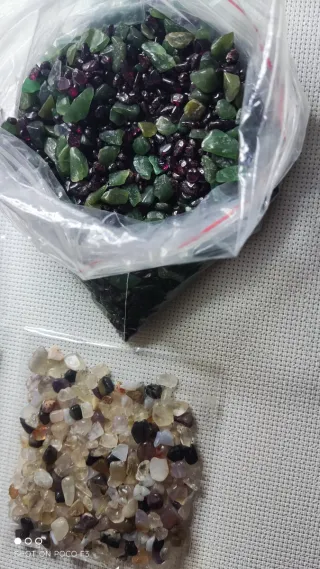 Lote chips minerales varios.