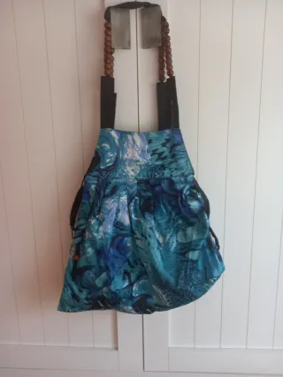 Bolso hobo con estampado hippie