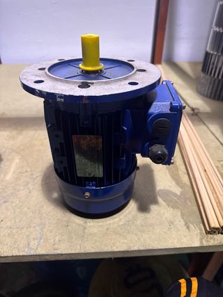 Motor Eléctrico Trifásico B5 0.75 kW