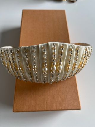 Diadema de Raso y Perlas ideal para tocado de boda