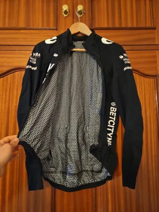 Chubasquero Team Visma Lease a Bike