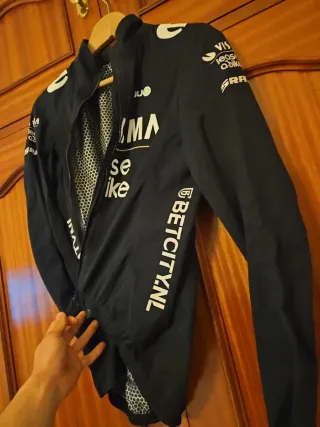 Chubasquero Team Visma Lease a Bike