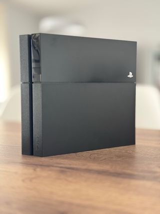 PS4 (PlayStation 4) Negra + Mando y 3 Juegos