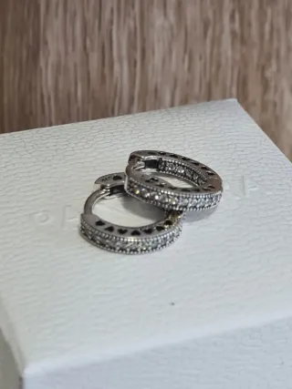 Pendientes Pandora Aro Plata Circonitas en su caja