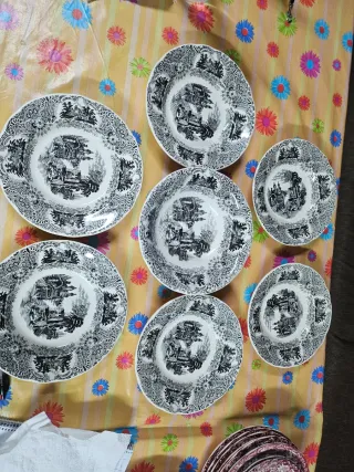 Set di stoviglie in porcellana Ironstone con design classico in bianco e nero