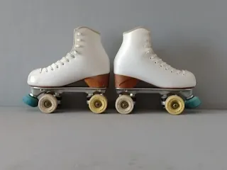 Pattini a rotelle bianchi Risport Venus 240 (36)