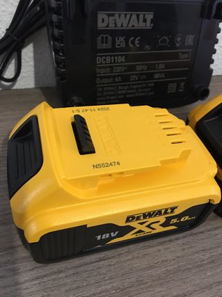 Cargador Dewalt DCB1104 y 2 Baterías DeWalt 18V5ah