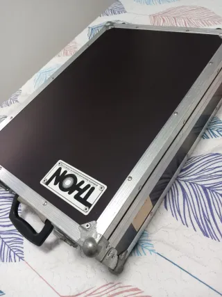 Mesa de mezclas Yamaha MG124cx