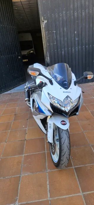 Suzuki GSXR 600 K8