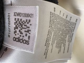 Sudadera Adidas con capucha negra