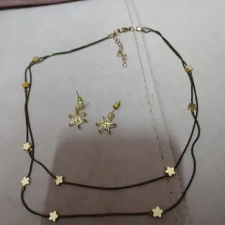 Conjunto collar y pendientes estrellas dorada