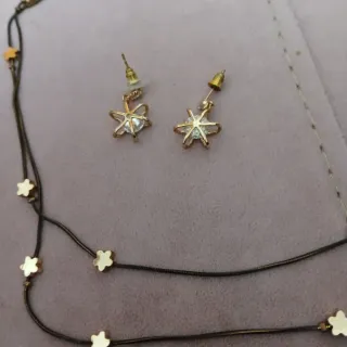Conjunto collar y pendientes estrellas dorada