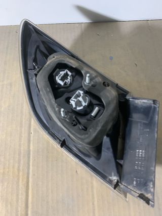 Piloto trasero derecho exterior original Mazda 3