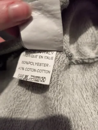 Pantalón chándal gris con lentejuelas doradas