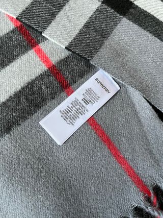 Burberry bufanda Gris y Rojo