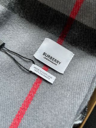 Burberry bufanda Gris y Rojo