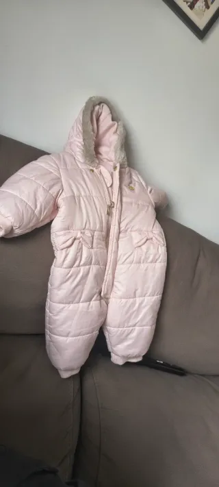 Mono de bebé con capucha impermiable para nieve