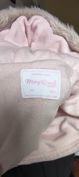 Mono de bebé con capucha impermiable para nieve