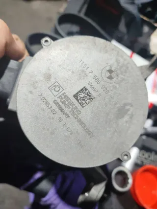 Bomba de agua eléctrica BMW 7586928