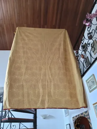 Cubierta Cama 1.50 M Flores Roja y Dorada de Matri