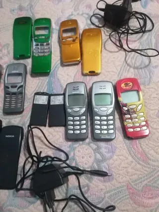 Nokia 3210 y accesorios varios