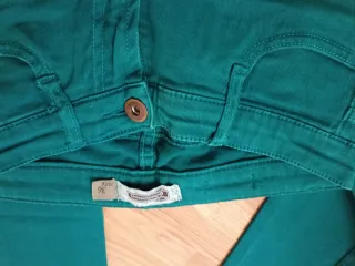 Pantalón Stradivarius verde