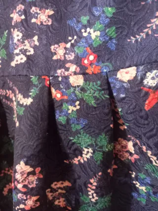 Vestido con estampado y relieve MoniEco