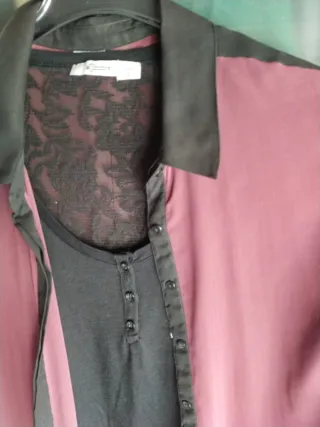 Blusa transparente fina ,morada burdeos ,talla L.